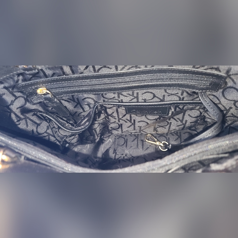Calvin Klein Purse š - Picture 11 of 16